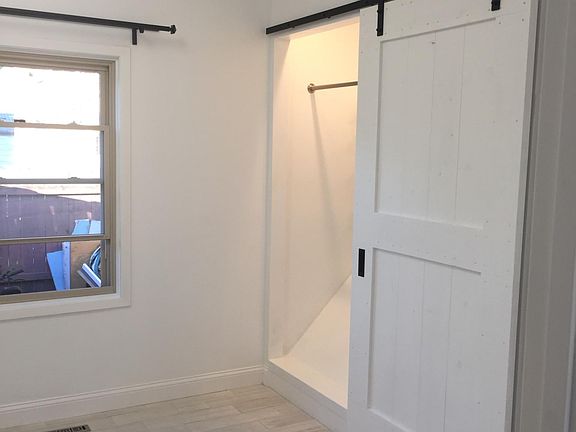 3rd image of 16 E 40th St #16