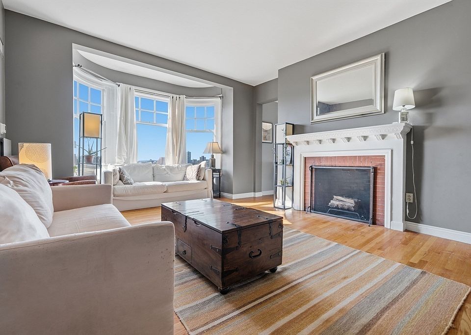 1st image of 4 Charlesgate E APT 606