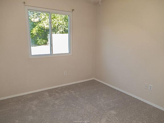 4th image of 1112 Braeswood Dr