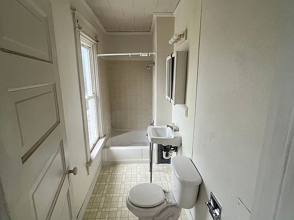5th image of 1320 1st Ave N #3