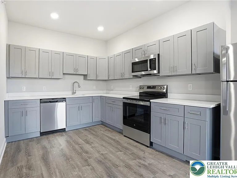 109 S Centre St #8 — Photo 9
