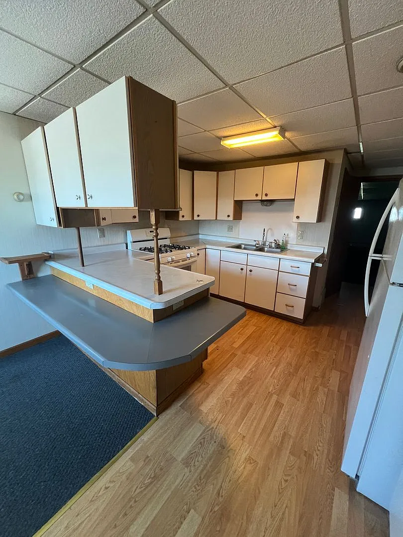 206 S Pacific St — Photo 2