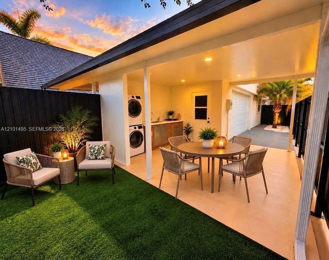 Downer Palms Div No 1 — Photo 1