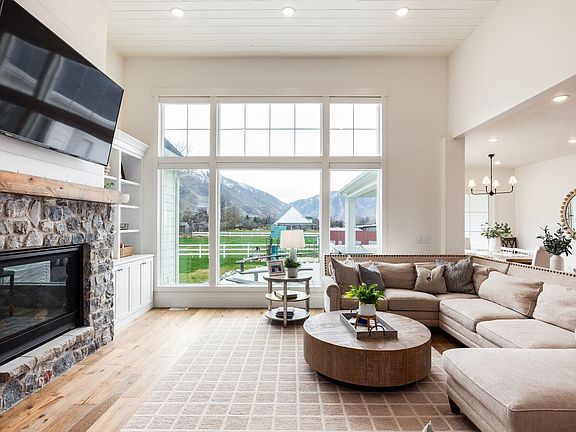 5th image of 594 E 1000 N