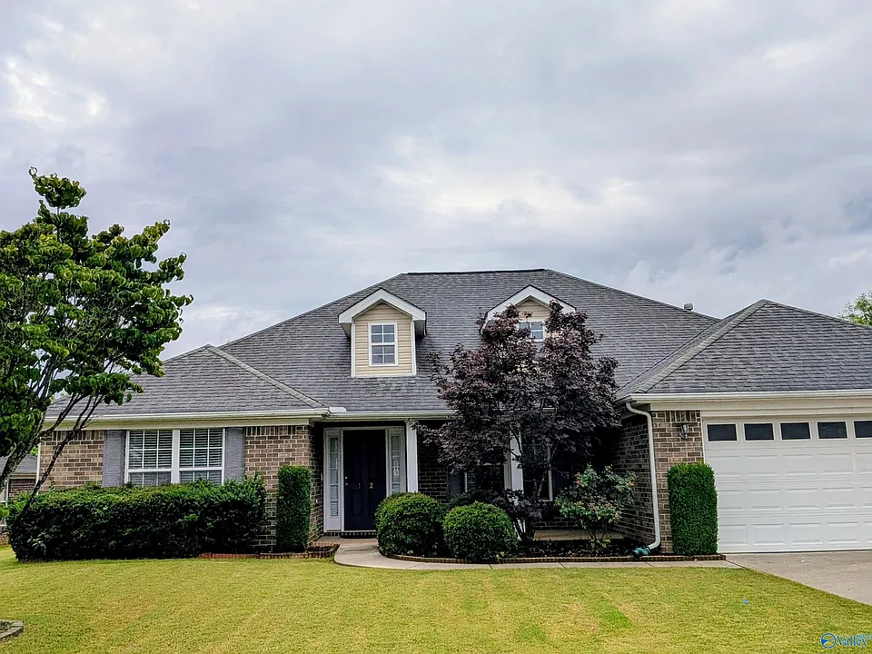 102 W Kilburn Cir