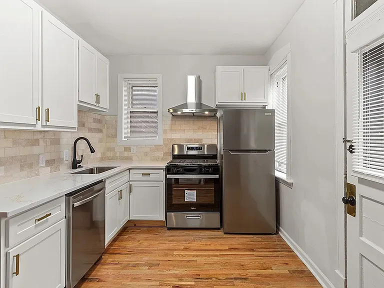 3176 Gustine Ave — Photo 8