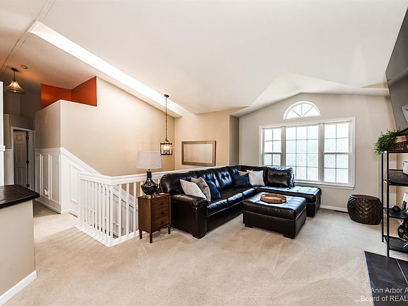 5th image of 7051 Mission Hills Dr