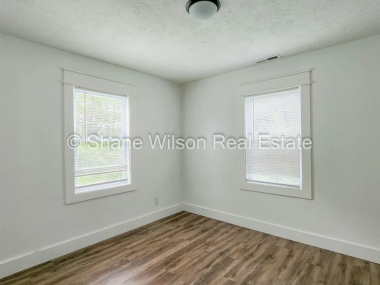 700 N Moore Rd — Photo 10