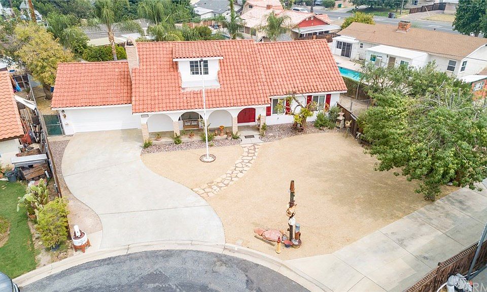 1st image of 26664 Chestnut Dr