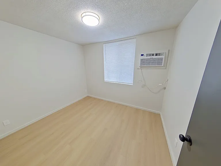University Manor - Newly Renovated Units just a short walk from Campus! — Photo 25