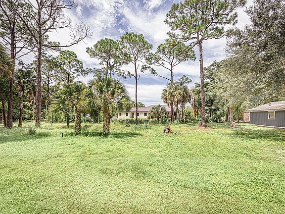 5th image of 16933 W Calder Drive W