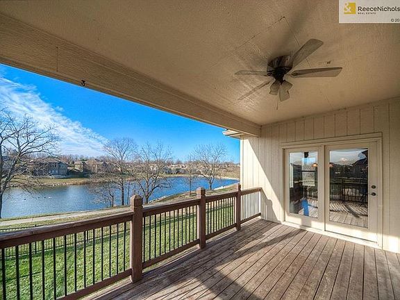 5th image of 627 NE Lone Hill Dr