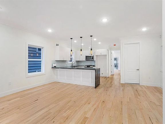 3rd image of 379 Ege Ave Floor 2