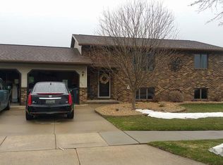 506 Carole Dr, Little Chute, WI 54140