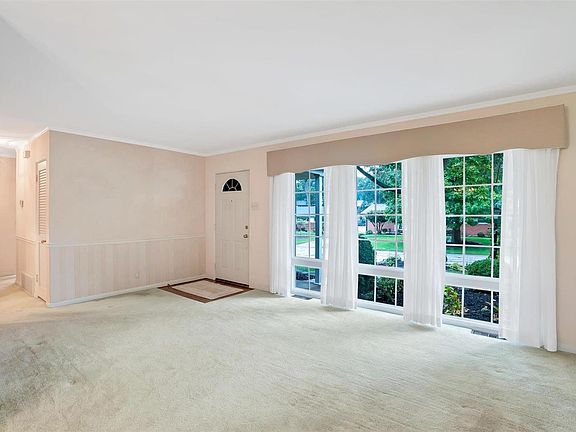 3rd image of 8824 Red Oak Dr