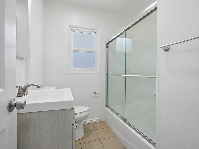 785 N Victoria Dr — Photo 12