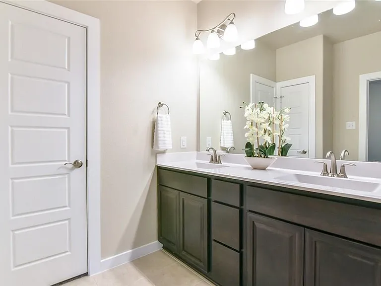 2305 Paxton Way — Photo 16