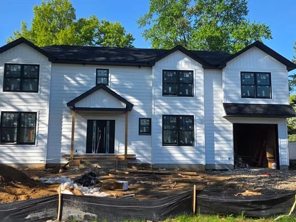 329 Birchwood Rd, New Milford, NJ 07646