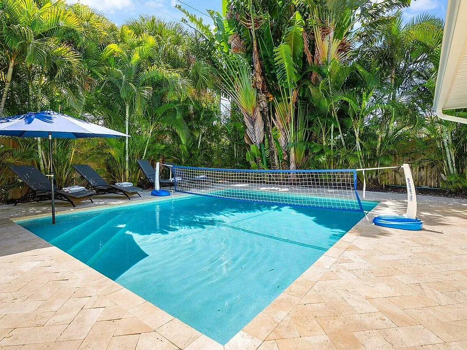 671 Lindell Blvd