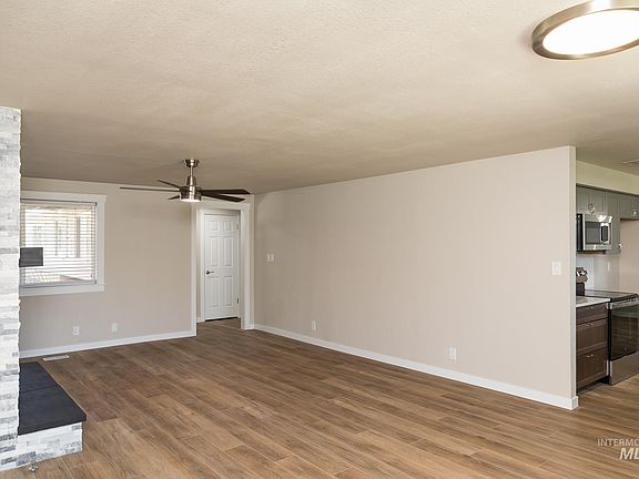 5th image of 1366 Arata Way