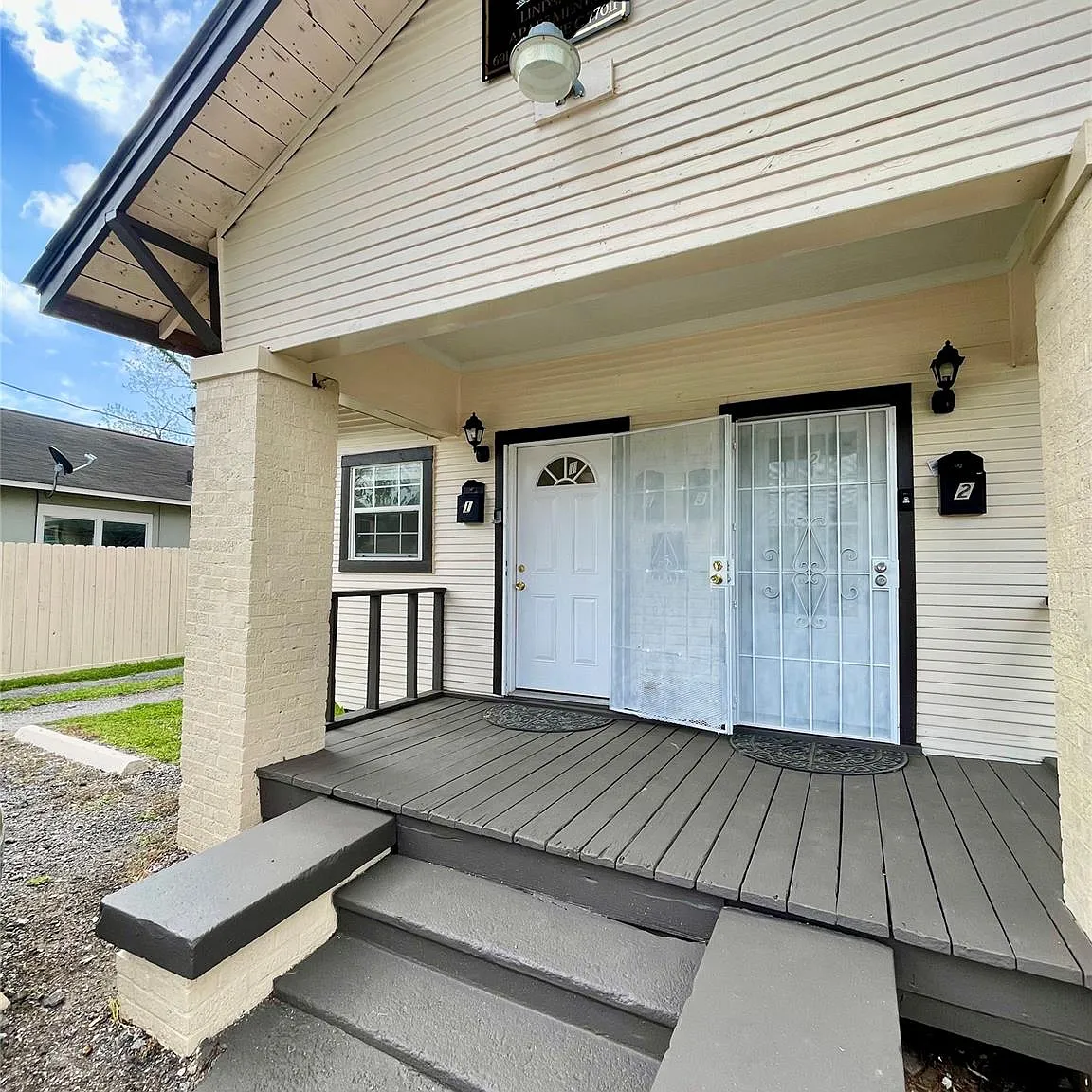 2 bed, 1.0 bath, 1342 sqft, $1,050 — Photo 3