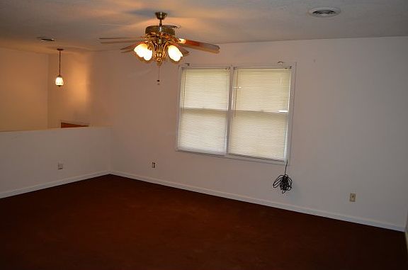 3rd image of 112 Cade Dr