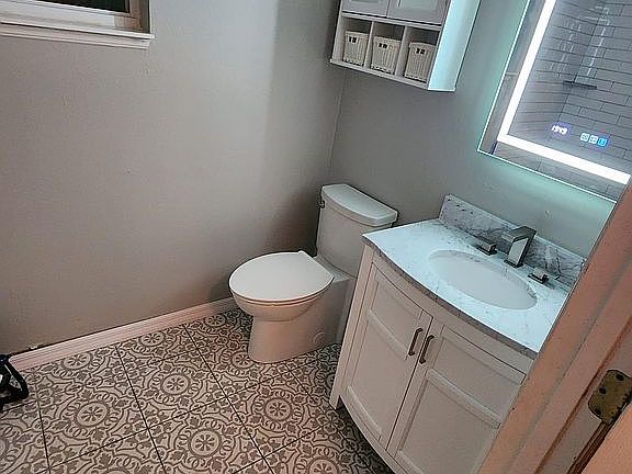 Guest bathroom 