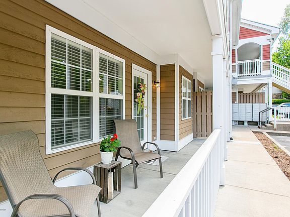 3rd image of 225 Crescent Hill Pl APT 108