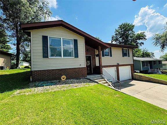 3rd image of 145 Lake Vista Dr