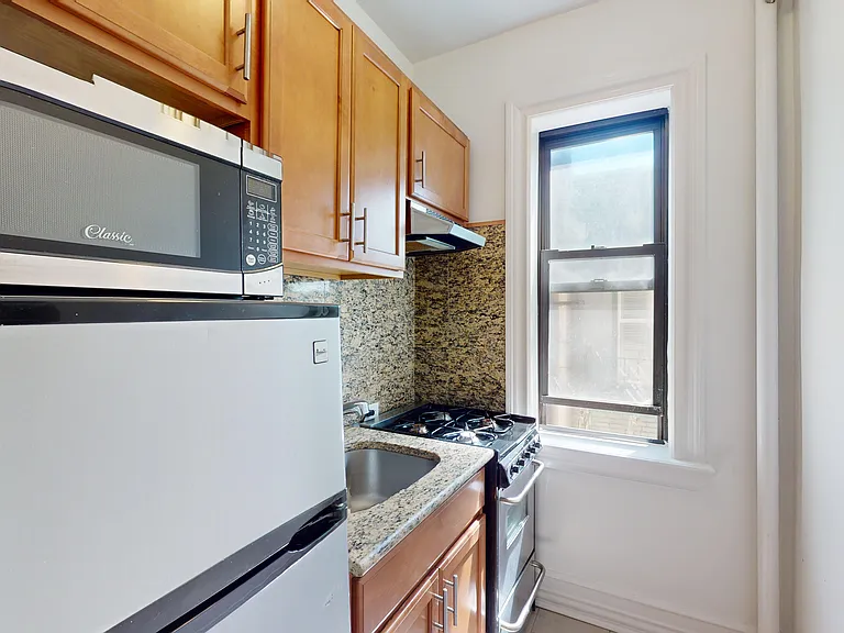338 E 70th St #5A — Photo 7