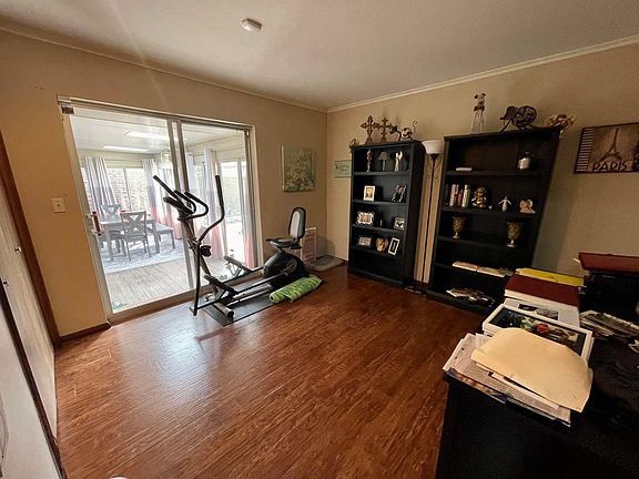 3rd image of 2414 Sherwood Dr