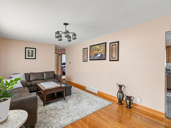 4th image of 306 NE 5th St