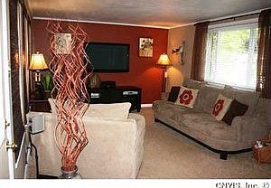 3rd image of 205 Sandra Ln