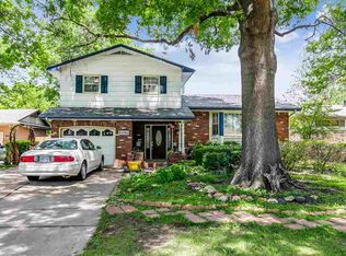 8406 E Castle Dr, Wichita, KS 67207