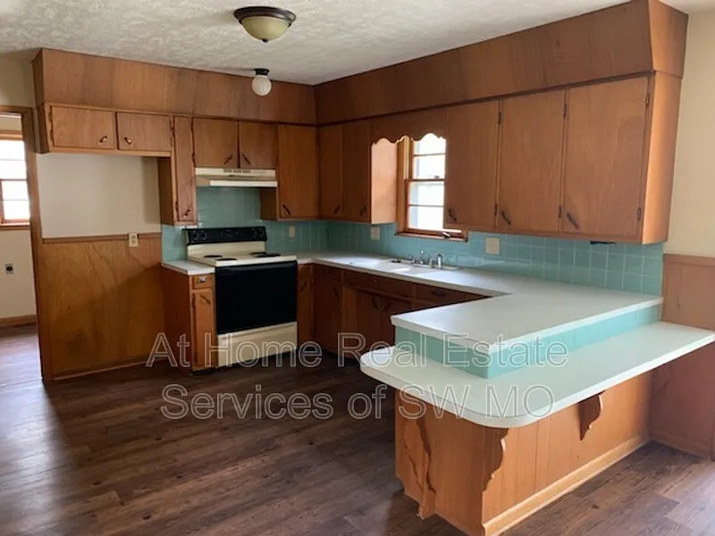 3 bed, 1.5 bath, 1562 sqft, $1,130 — Photo 4