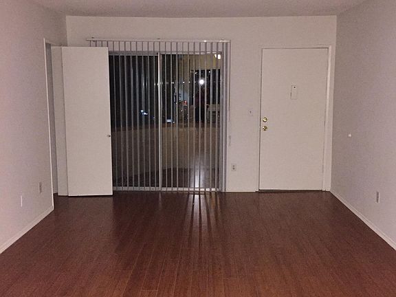 5th image of 18444 Collins St APT 17