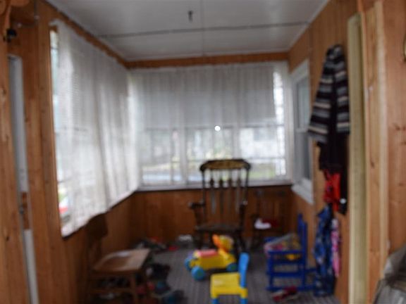 4th image of 1425 Hawthorne Ave