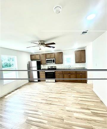 5th image of 2232 Franklin Ave #A
