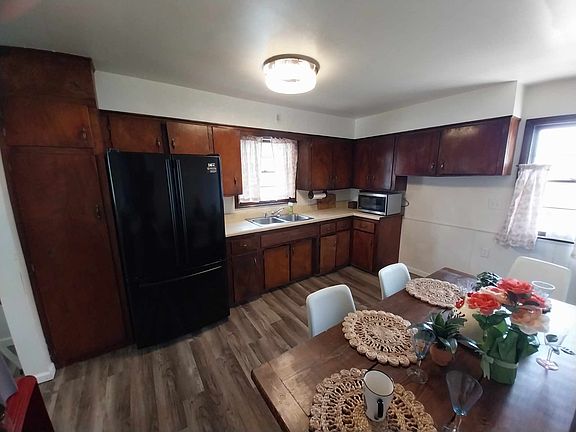 4th image of 1710 Williams St