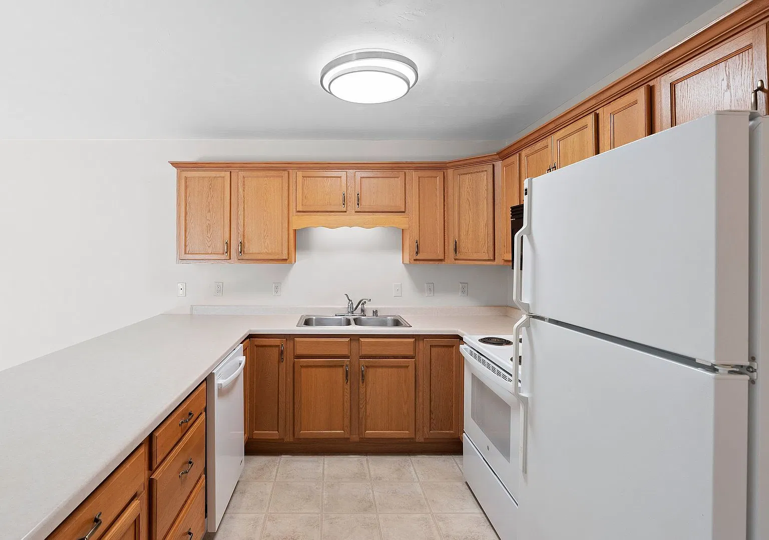 2 Bedroom 2 Bathroom Upper 1 Car Garage — Photo 4