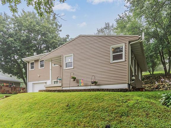2nd image of 1033 Westwood Dr NW