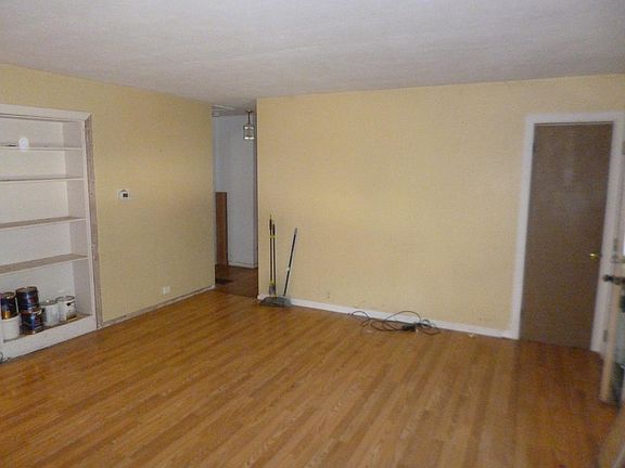 4th image of 20 S Green St