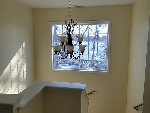 3rd image of 521 Twin Oaks Dr