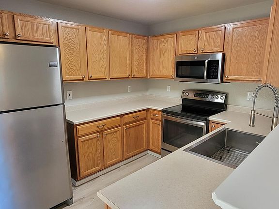 Stainless Steel appliances with smooth top range