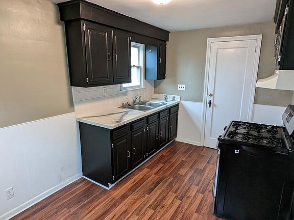 Refrigertor to be installed prrior to lease signing.