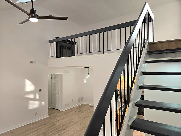 404 Harwood Ct #B — Photo 9