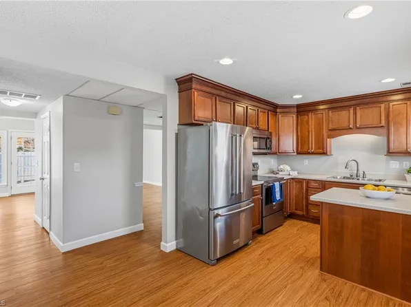 3229 Regents Park Ln Unit A, Greensboro, NC 27455