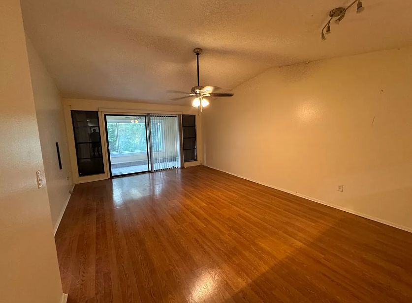 1st image of 1004 E Chelsea St #1