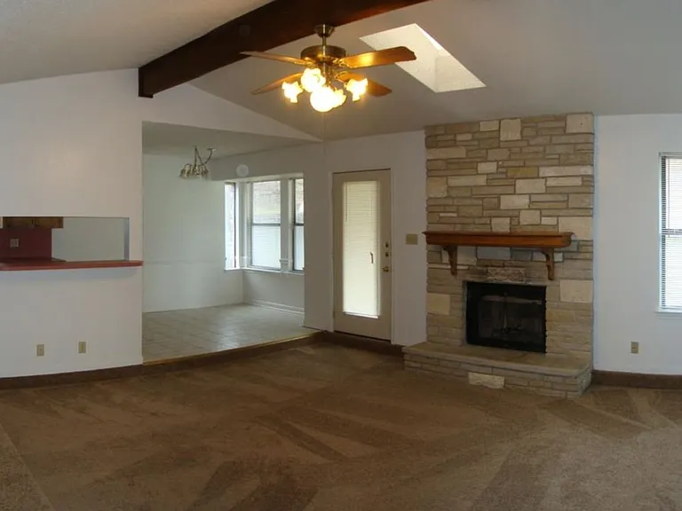 2311 Whitney Dr — Photo 3