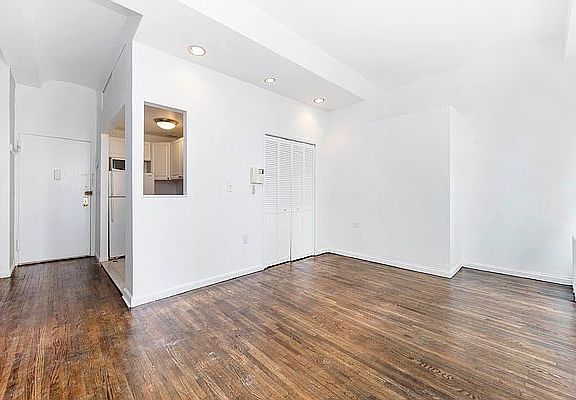 3rd image of 220 Park Ave S APT 8A